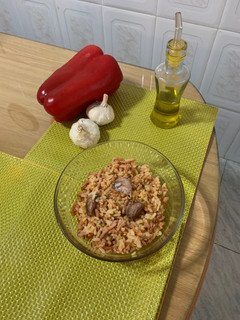 Una foto de Carne picada de pavo y pollo con arroz cocido
