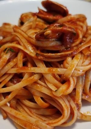 Una foto de Linguine alle Vongole in rosso