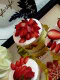 تحلية كيك الفانيليا بالفراولة والشوكولاته 🍓
