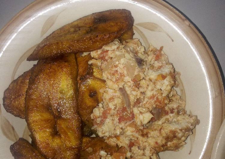 Simple Way to Prepare Super Quick Homemade Fried plantain and egg sauce