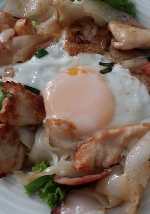 รูปของ ก๋วยเตี๋ยวคั่วไก่ใส่แฮม