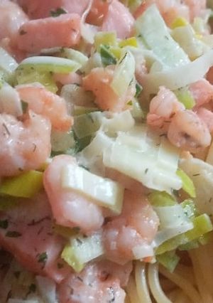 Une photo de Spaghetti au crevettes et saumon fumé