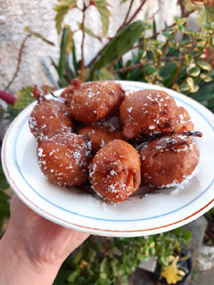 Una foto de Buñuelos de manzana y canela