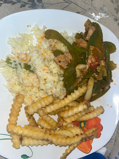 Una foto de Pollo Salteado Estilo Allyta