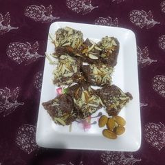A picture of Chikoo burfi.