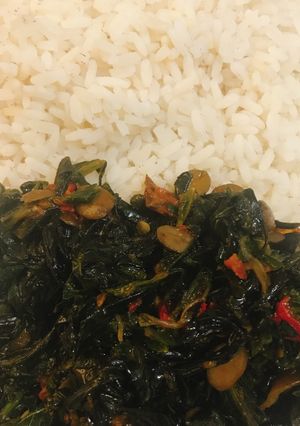 A picture of Vegetable sauce/rice.