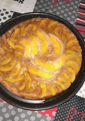 Una foto de Torta invertida de durazno