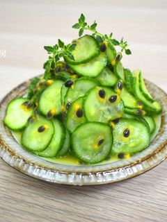 涼拌百香果小黃瓜 的食譜成品照片