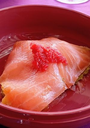 Una foto de Lasaña fría de salmón ahumado