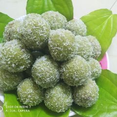 A picture of Paan Coconut Ladoo.