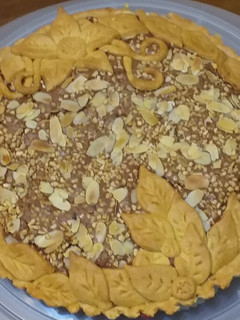 Foto di Crostata frutta secca e cioccolato