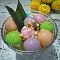 A picture of Wedang Ronde (Glutinous Rice Balls in Ginger Syrup).