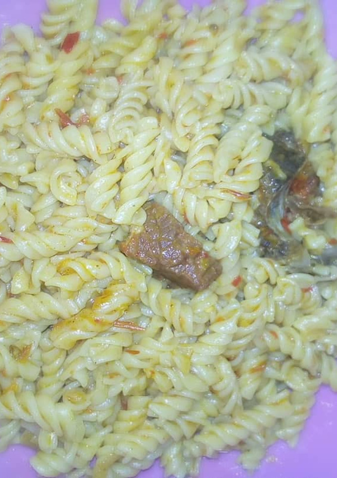 A picture of Jollof macaroni.