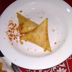 A picture of Chicken samosa.