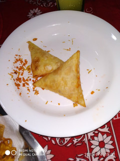 A picture of Chicken samosa.