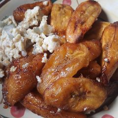 A picture of Fried egg with plantain.