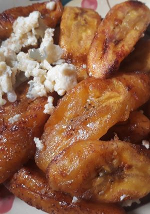 A picture of Fried egg with plantain.