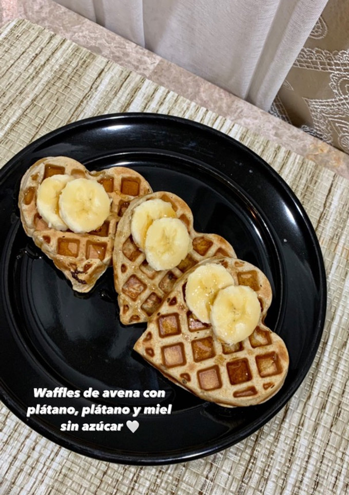 Una foto de Waffles de avena y plátano 🍌🤍