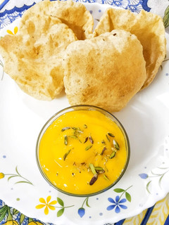 आमरस विथ पूरी रेसिपी मुख्य फोटो
