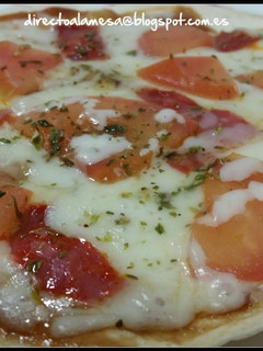 Una foto de Pizza en sartén con tortillas de trigo