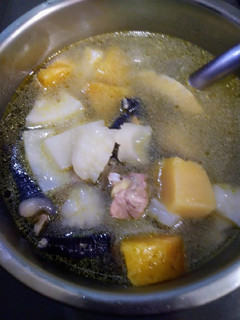 鳳梨苦瓜雞湯(家常好湯) 的食譜成品照片