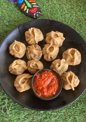 गेहूं के आटे के मोमोज (Gehu ke aate ke momos recipe in Hindi) रेसिपी मुख्य फोटो