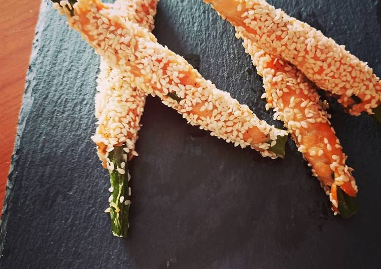 Involtini di asparagi e salmone