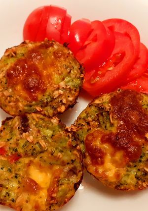 Una foto de Muffins de brócoli con queso