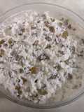 Queso con aceitunas verdes