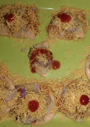 A picture of Aloo chaat.