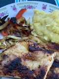 Matambrito de cerdo con guarnición aromática