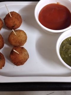 ब्रेड आलू के लॉलीपॉप (Bread aloo ke lollipop recipe in Hindi) रेसिपी मुख्य फोटो