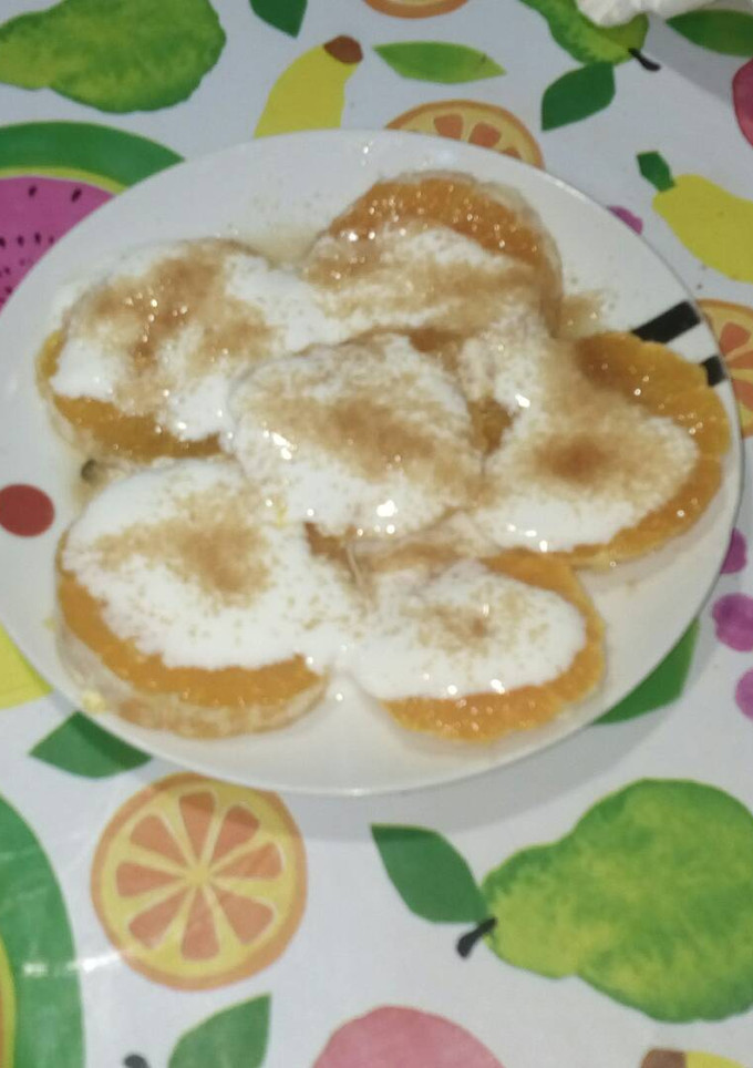 Una foto de Naranjas con kéfir y azúcar moreno