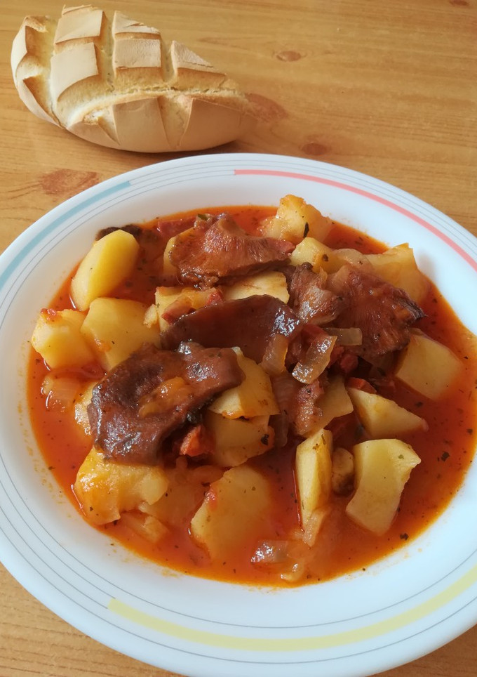 Una foto de Patatas guisadas con níscalos