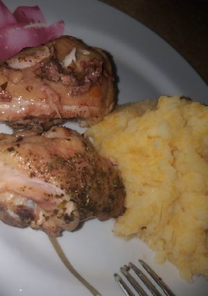 Una foto de Pollo al horno con puré de calabaza