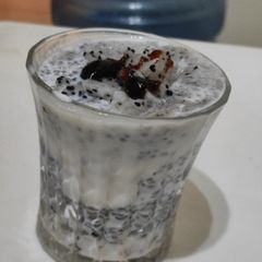 A picture of Dragon fruit chia pudding (fruit dessert).