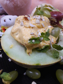 मेलन आइसक्रीम विथ मिंट-फ्रूट सैलेड (Melon ice cream with mint fruit salad recipe in Hindi) रेसिपी मुख्य फोटो