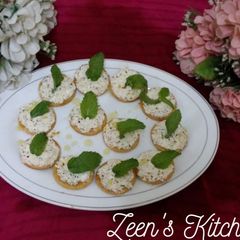 A picture of Herbed Labneh Canapes.
