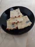 મિલ્કી મિક્સડ બેરીસ ફજ (Milky mixed berries fudge recipe)