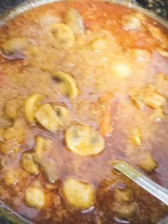 मशरूम मसाला ग्रेवी (Mushroom Masala Gravy Recipe In Marathi) रेसिपी चे मुख्य फोटो