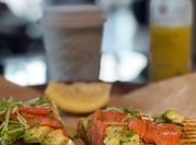 Una foto de comida saludable en la airfryer