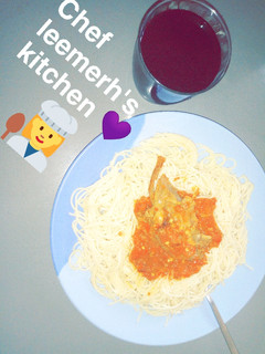 A picture of Spaghetti and soup.