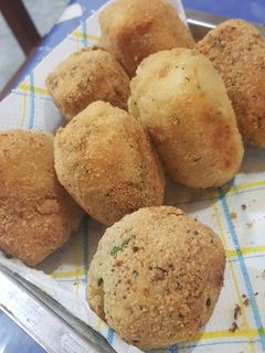 Una foto de Bombas de papa rellenas