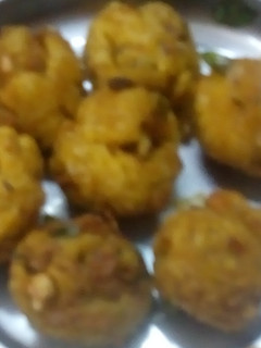 மிளகு வாழைக்காய் கோலா உருண்டை செய்முறை முக்கிய புகைப்படம்