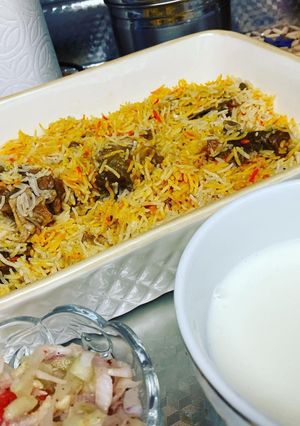 A picture of Yakhni pulao.