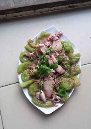 Hình của món Mướp xào mực.