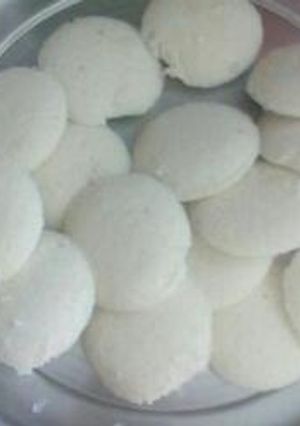 रवा इडली (Rava idli recipe in hindi) रेसिपी मुख्य फोटो
