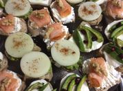 Una foto de canapé de nuez