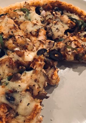 صورة لوصفة ألذ بيتزا ممكن تذوقونها 😋🍕