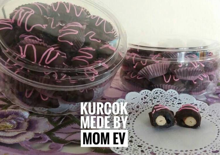 Kurcok mede (kurma coklat isi mede)